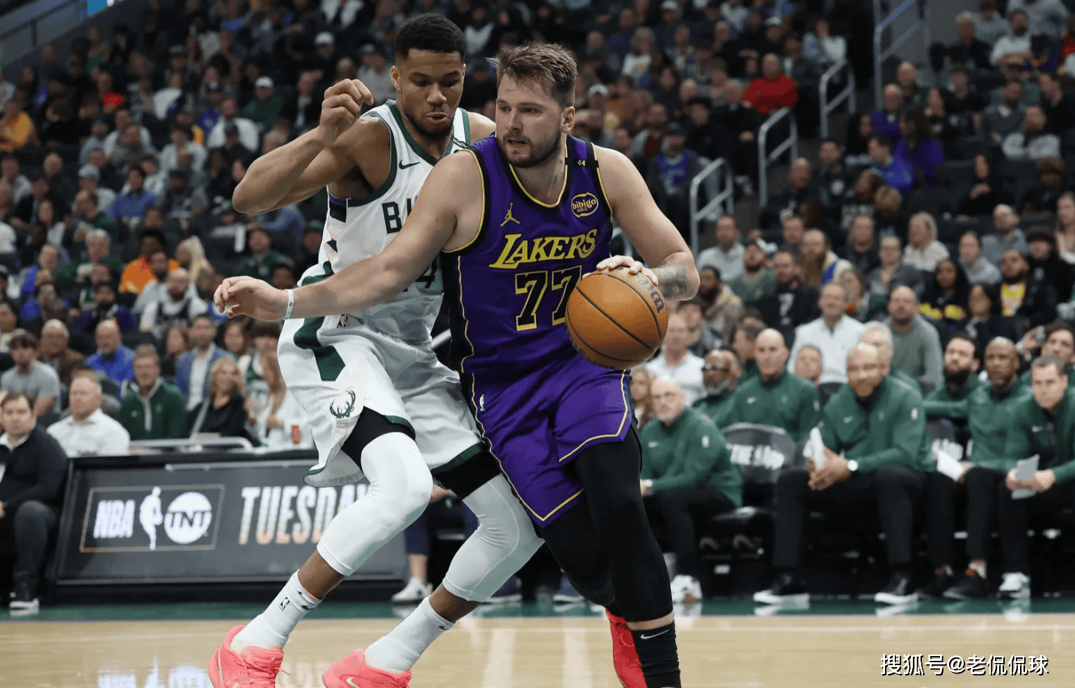 关于今晨NBA总决赛焦点战,密尔沃基雄鹿内部沟通,媒体盛赞,身体对抗强度拉满的信息 关于今晨NBA总决赛焦点战,密尔沃基雄鹿内部沟通,媒体盛赞,身体对抗强度拉满的信息